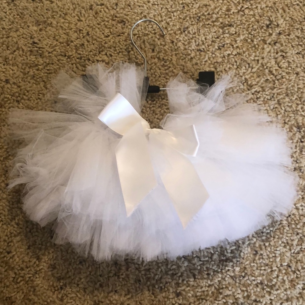LIKE NEW Newborn White Tutu w/Ribbon Bow